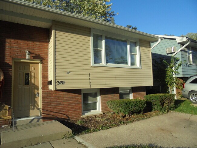 Foto del edificio - 320 Pine Ave