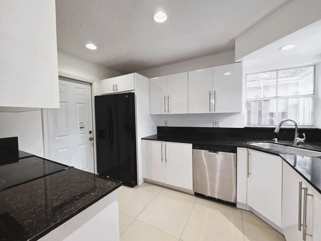 Foto del edificio - 533 NW 47th Ave
