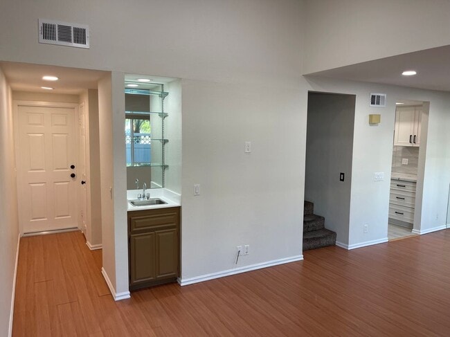 Building Photo - 228 S Esplanade St