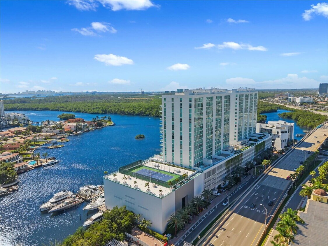 Foto principal - 400 Sunny Isles Blvd