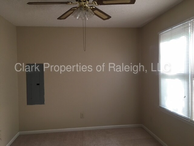 Foto del edificio - 712 Kimpton Ct