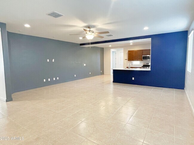 Foto del edificio - 2239 W Donner Dr