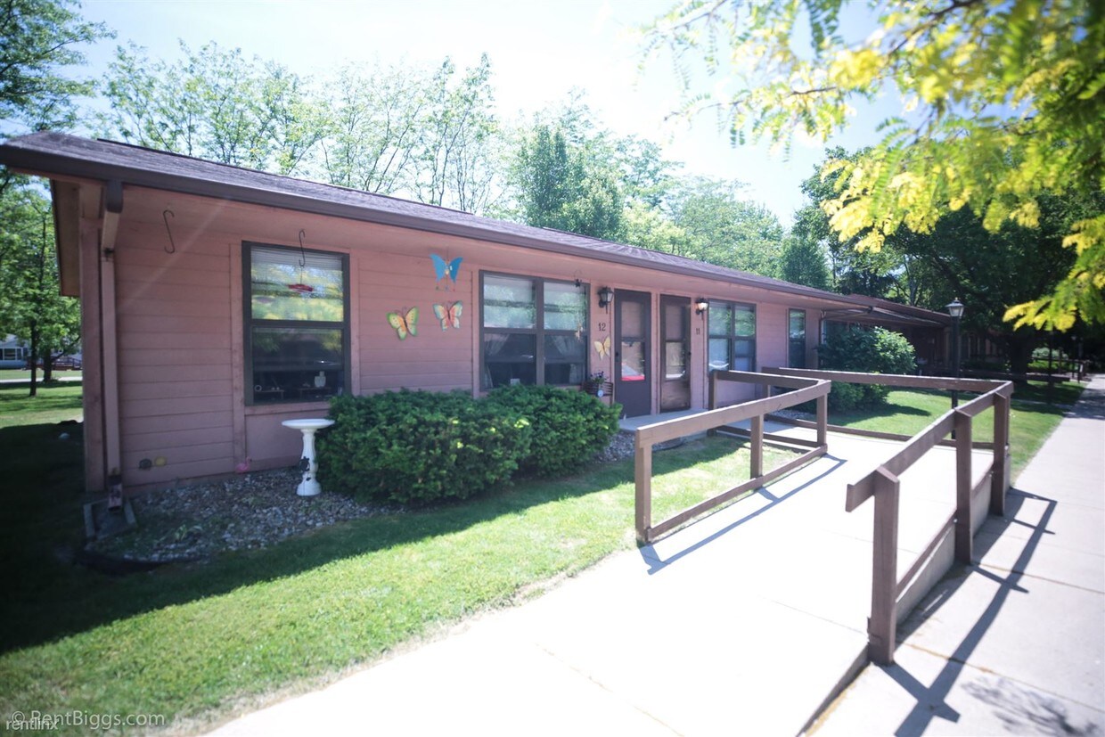 Primary Photo - 301 Cemetery Rd