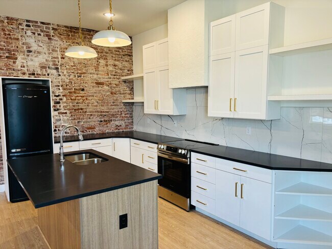 Foto del edificio - 709 Broadway St