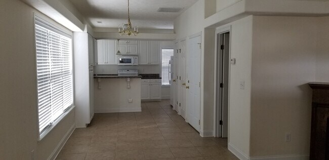 Foto del edificio - 2 Bedroom , 2.5 bath townhouse with 1 car ...