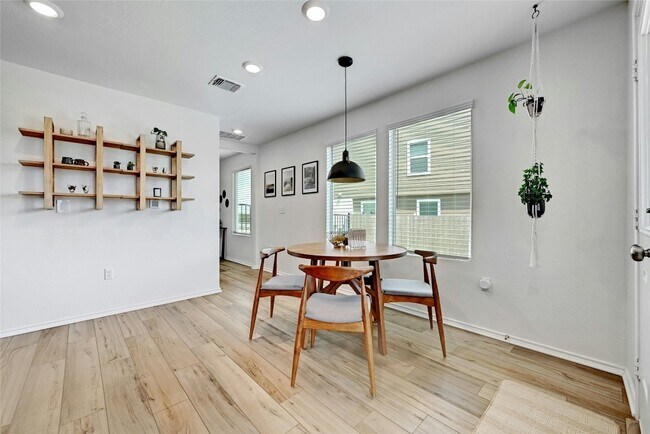 Building Photo - 15305 Ivy Wreath Dr