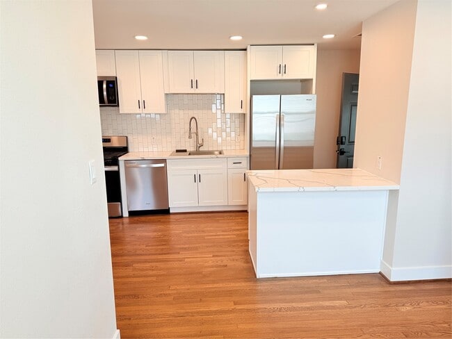 Building Photo - 2001 Brun St