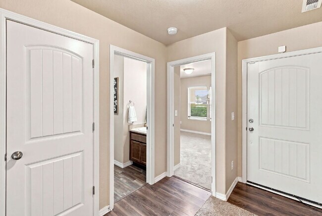 Building Photo - Beautiful Ranch Home in Ventana – Minutes from Fort Carson!