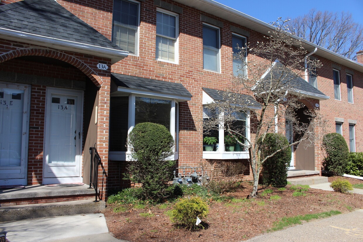 Primary Photo - 13 Mansion Woods Dr
