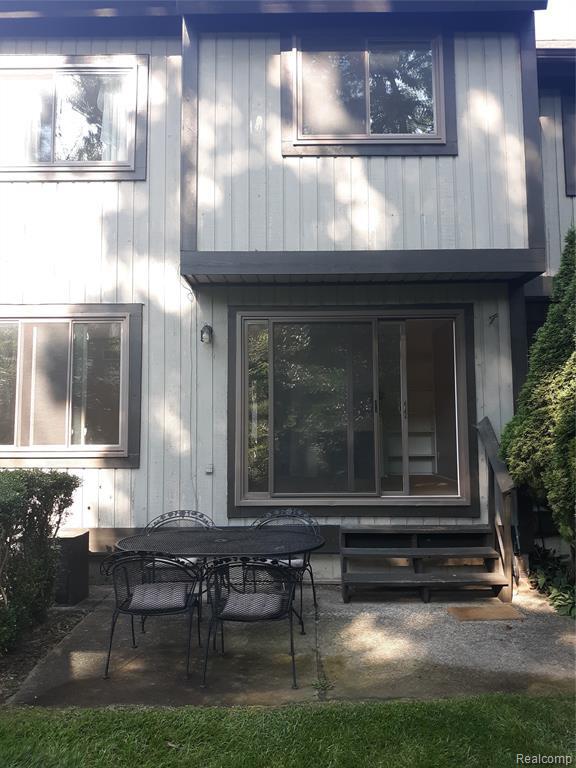 Building Photo - 544 Foxboro Square
