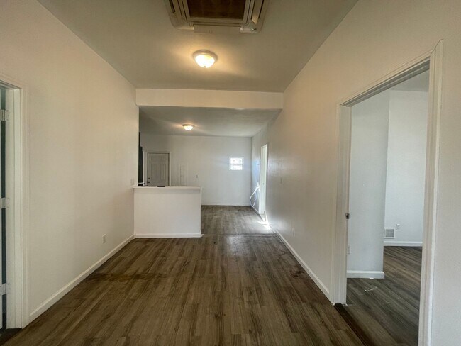 Foto del edificio - Recently Remodeled 4 bedroom 2 bathroom home