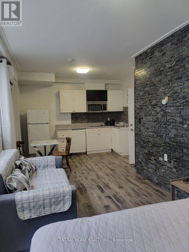 Building Photo - 106 Rajah St