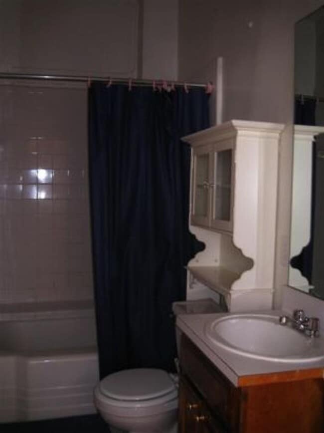 Building Photo - Olde Shandon duplex