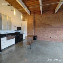 Building Photo - 382 W 22nd St