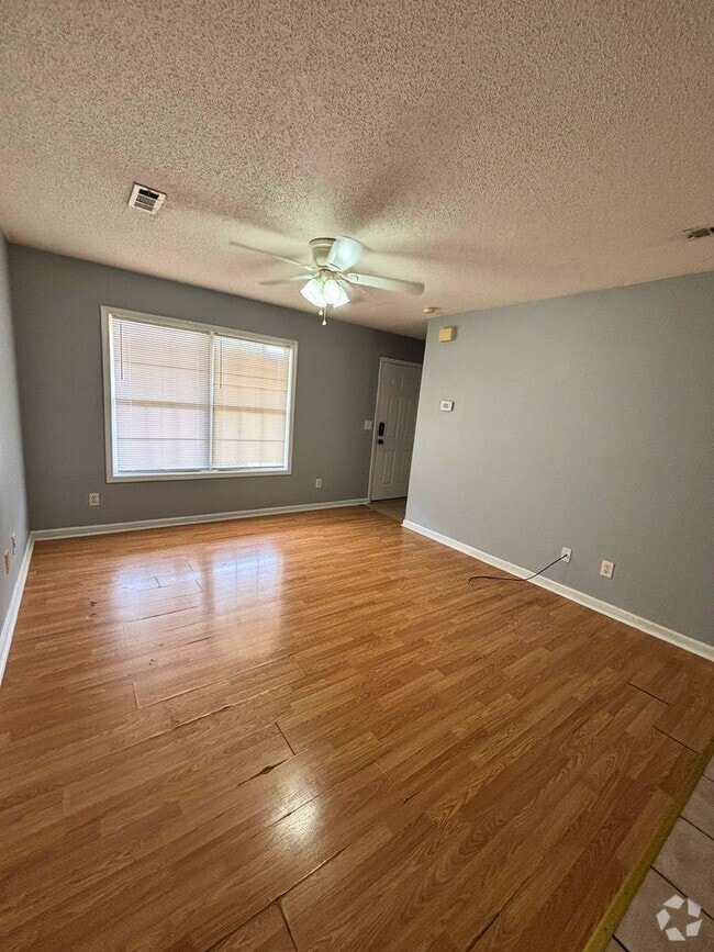 Building Photo - 216 Springfield Cir