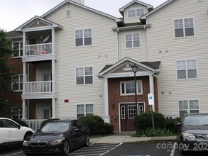 Building Photo - 9823 Hyde Glen Ct