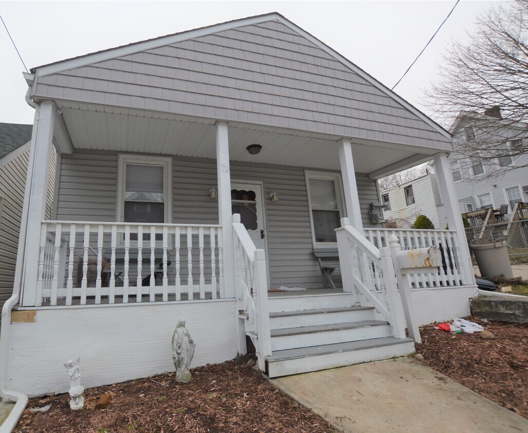 12 Laurel Ave, Staten Island, NY 10304 House for Rent in Staten