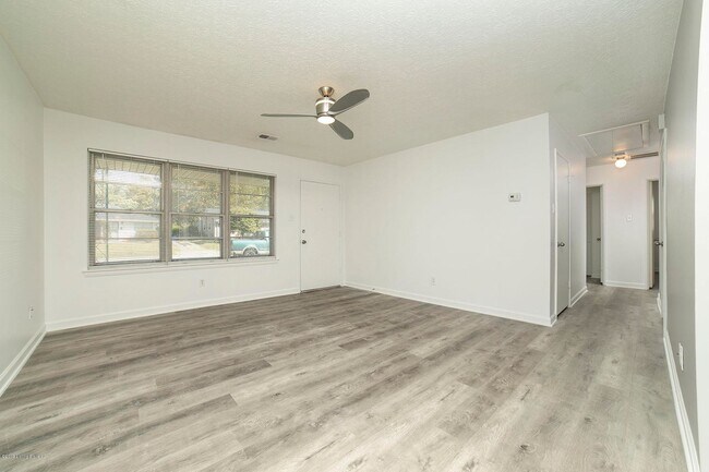 Foto del edificio - 3116 Redbud Ln