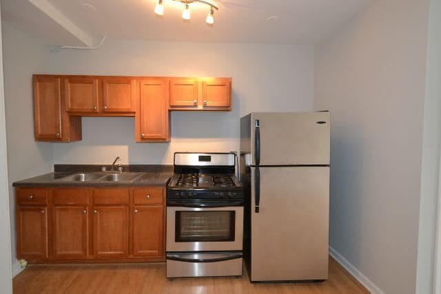 Building Photo - 5860 N Kenmore Ave