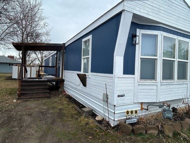 Building Photo - Remodeled 2 bed 2 bath mobile home on large lot