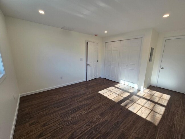 Foto del edificio - 140 Tower Hill Rd