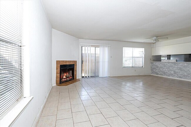 Foto del edificio - 3211 Hirschfield Rd