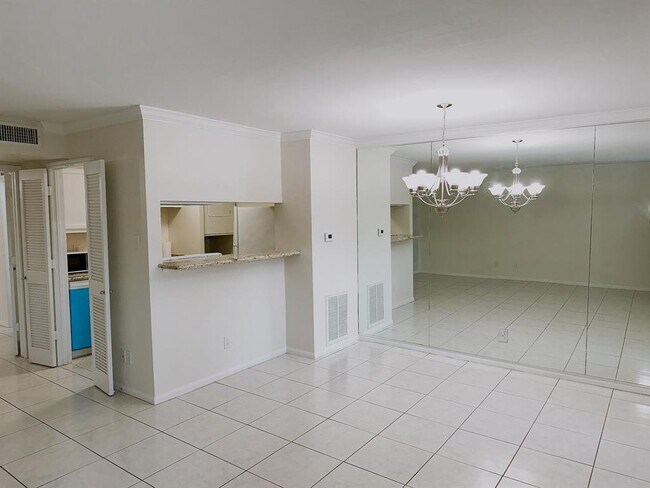 Foto del edificio - 6410 Del Monte Dr