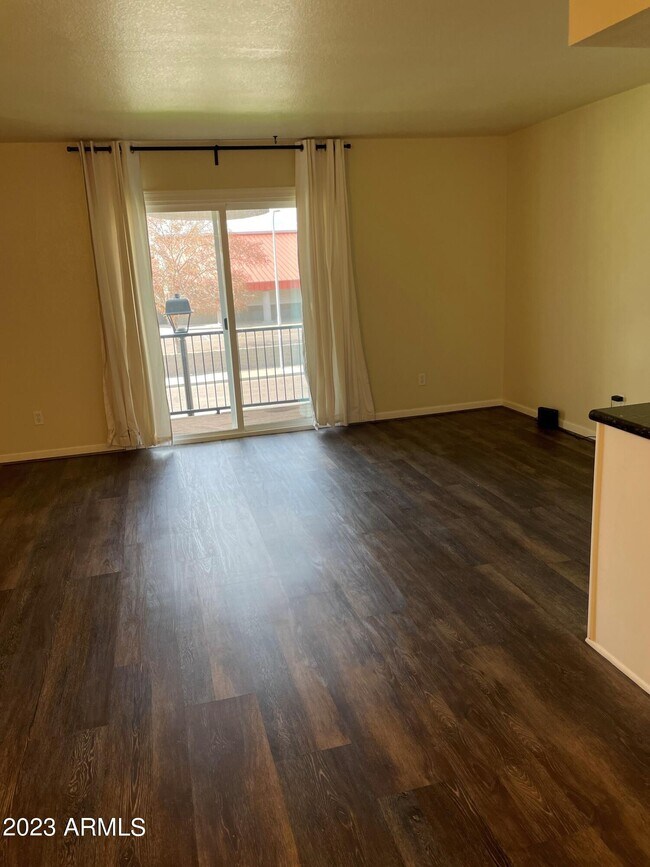 Foto del edificio - 740 W Elm St