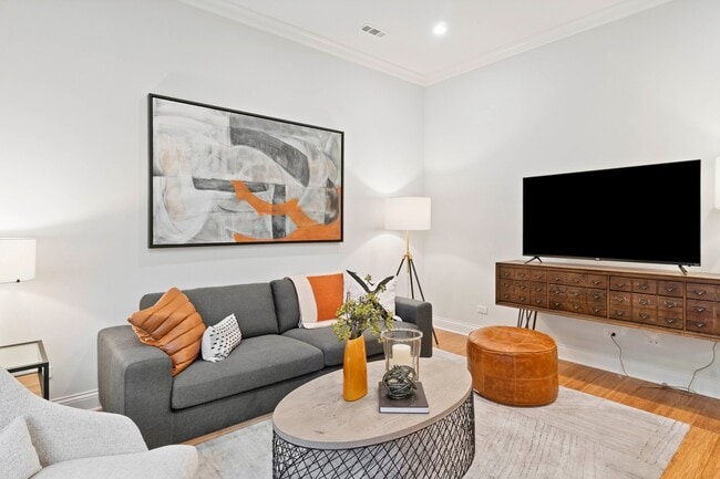 Building Photo - 1054 W Monroe St