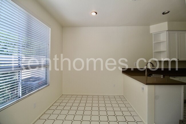 Building Photo - 9411 Questa Pointe