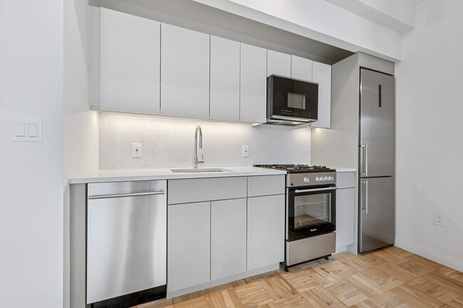 Interior Photo - 20 Exchange