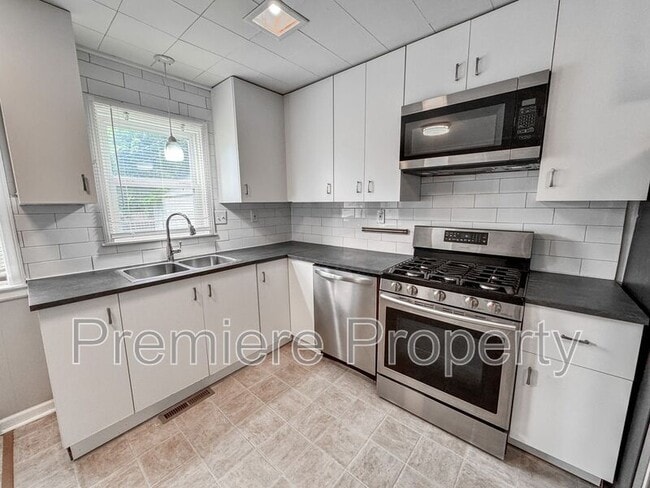 Building Photo - 7740 Oak St