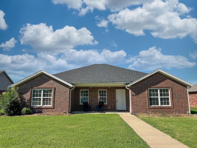 Photo - 691 N Meadowlands Dr House