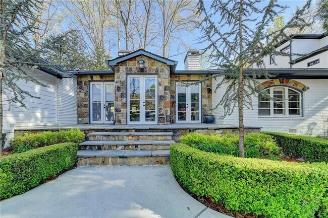 Foto del edificio - 1227 Sheridan Rd NE