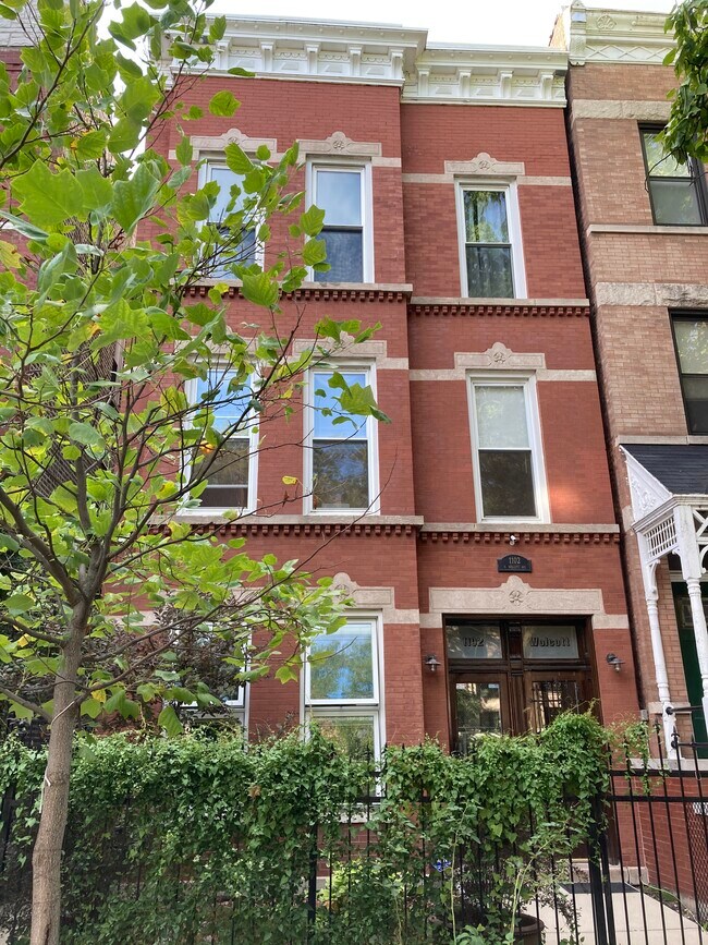 Fotografía del edificio - 1102 N Wolcott Ave