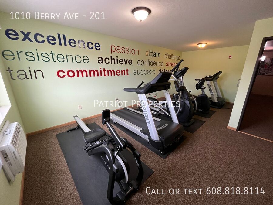 Primary Photo - 1010 Berry Ave