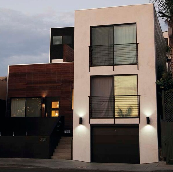 Building Photo - Kapela