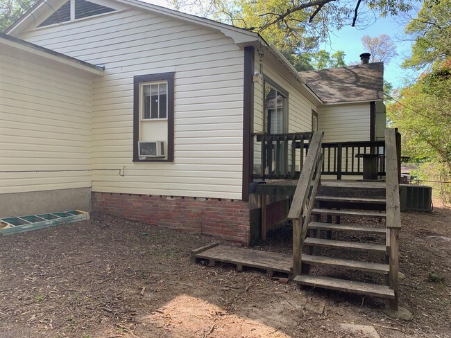 Building Photo - 408 W Carolina Ave