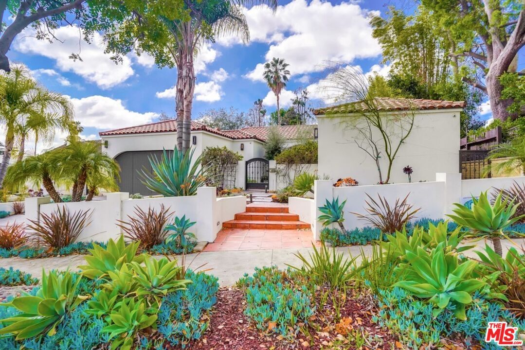Primary Photo - 2303 Hillhurst Ave