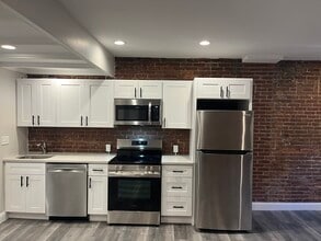 Building Photo - 10 Wellington St