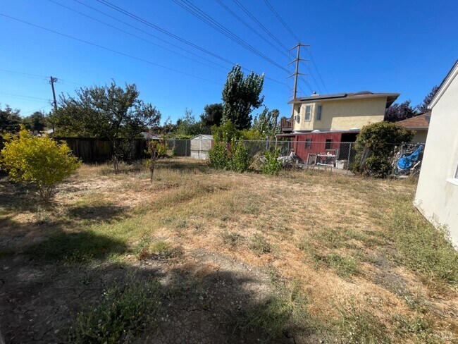 Building Photo - 957 Oakwood Ave