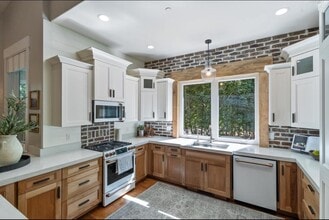 Building Photo - 30 E Deer Meadow Ct