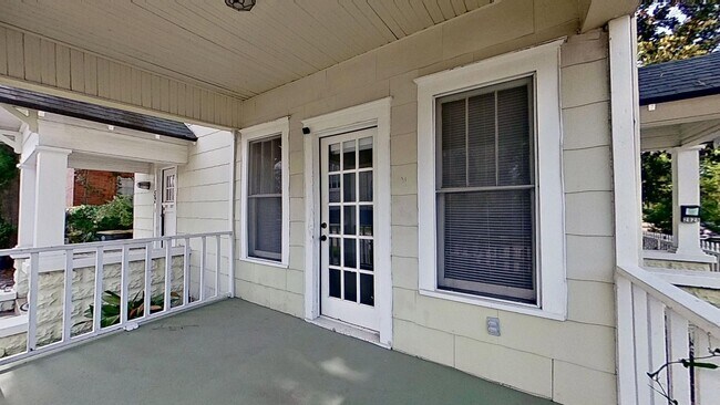 Foto del edificio - Down Stairs Apartment in Springfield