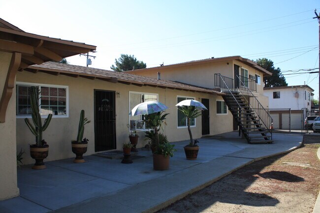 Foto del edificio - 4683 Canoga St