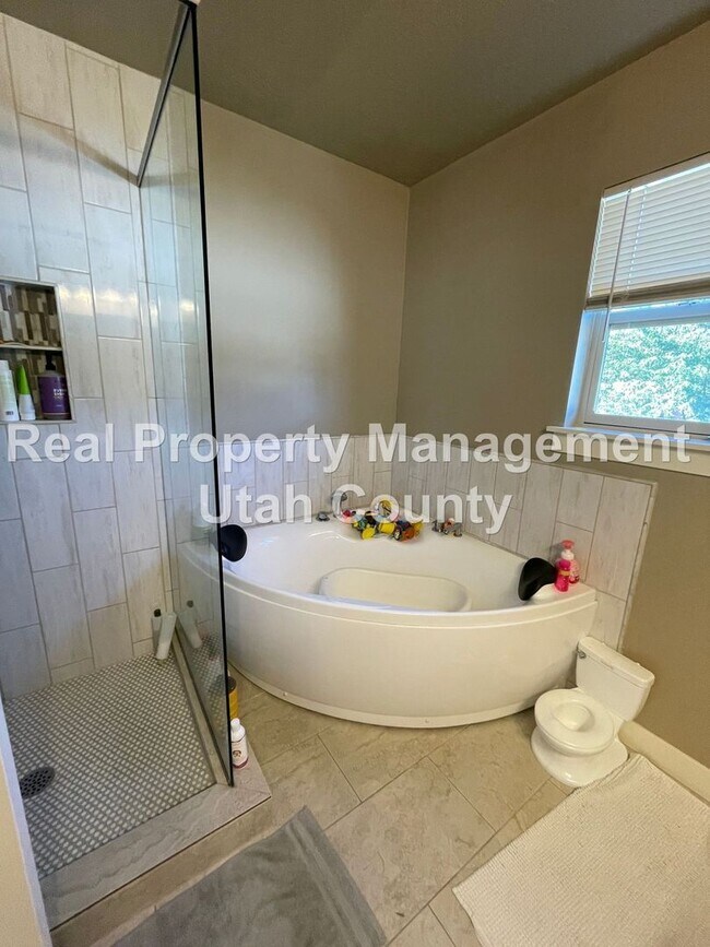 Foto del edificio - 6 bedroom home in Lehi