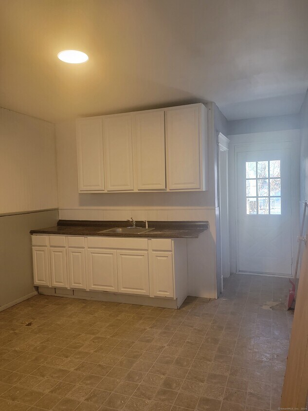 Building Photo - 31 Eastwood Ave
