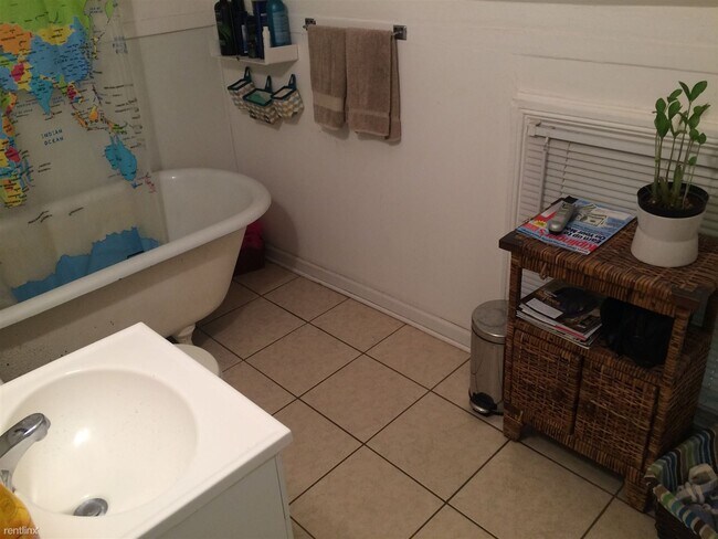 Foto del edificio - 2 br, 1 bath  - 470 Hawkins St