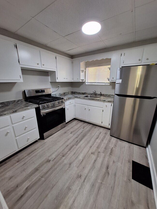 Foto del edificio - 1049 Nelson Ave