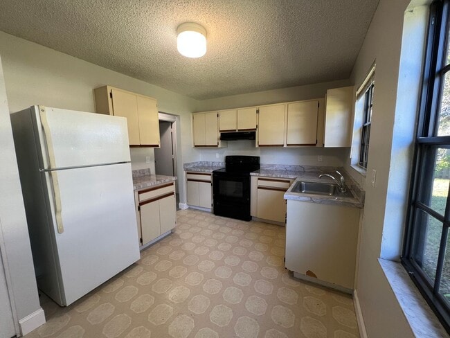 Building Photo - Sebastian Single Family home