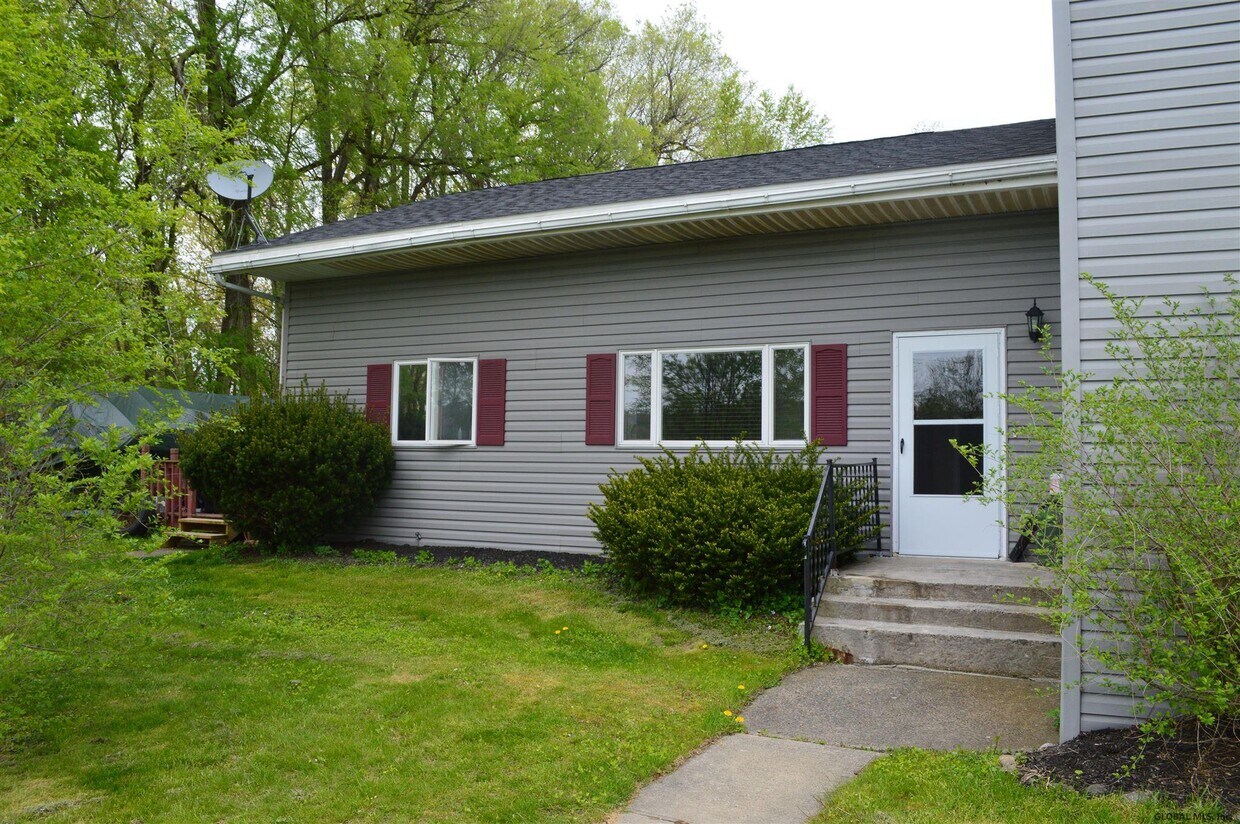 Primary Photo - 381 Hudson River Rd